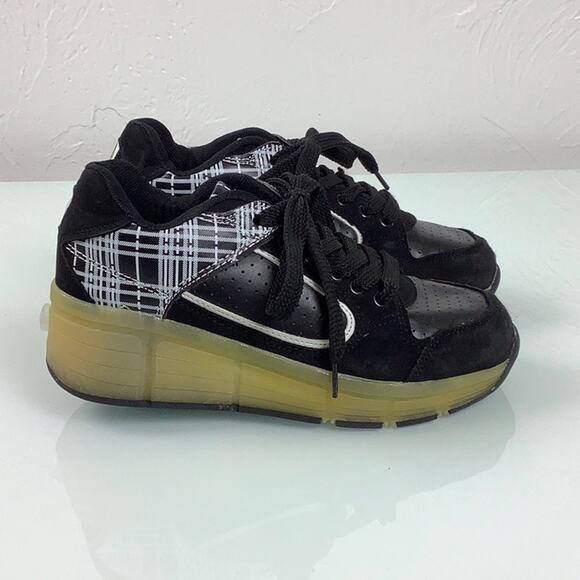 Wheely’s Heelys lighted sneakers with wheels roller skates shoes kids size 6 EUC - Picture 1 of 16